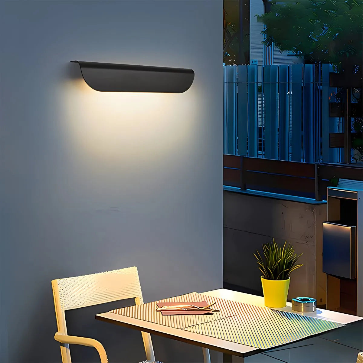 Antizer Curled Leaf Outdoor Wall Light