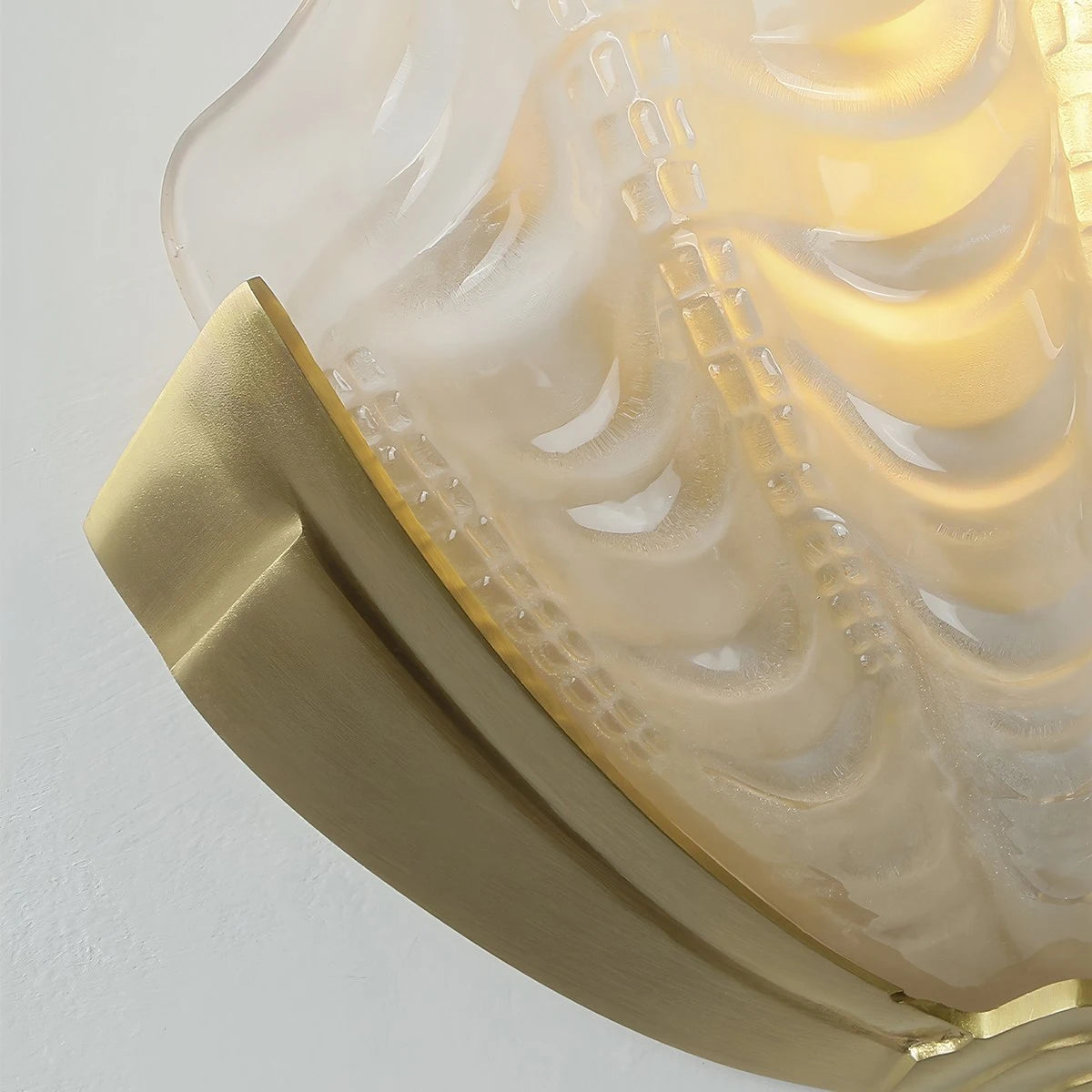 Antizer Light Luxury Brass Shell Glass Wall Lamp