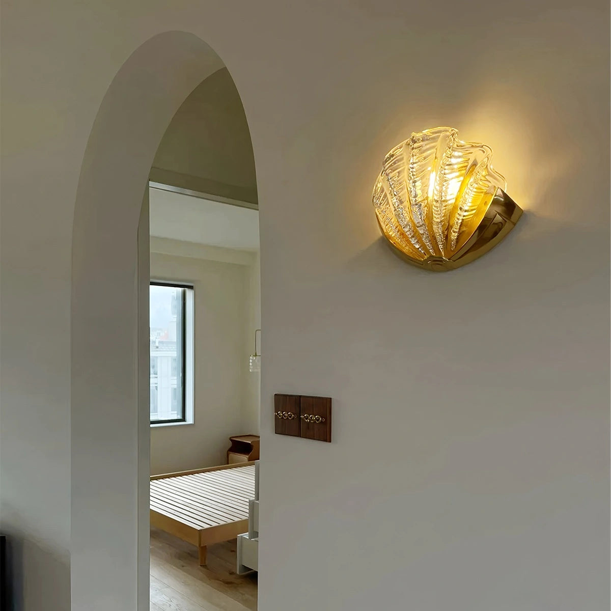 Antizer Light Luxury Brass Shell Glass Wall Lamp