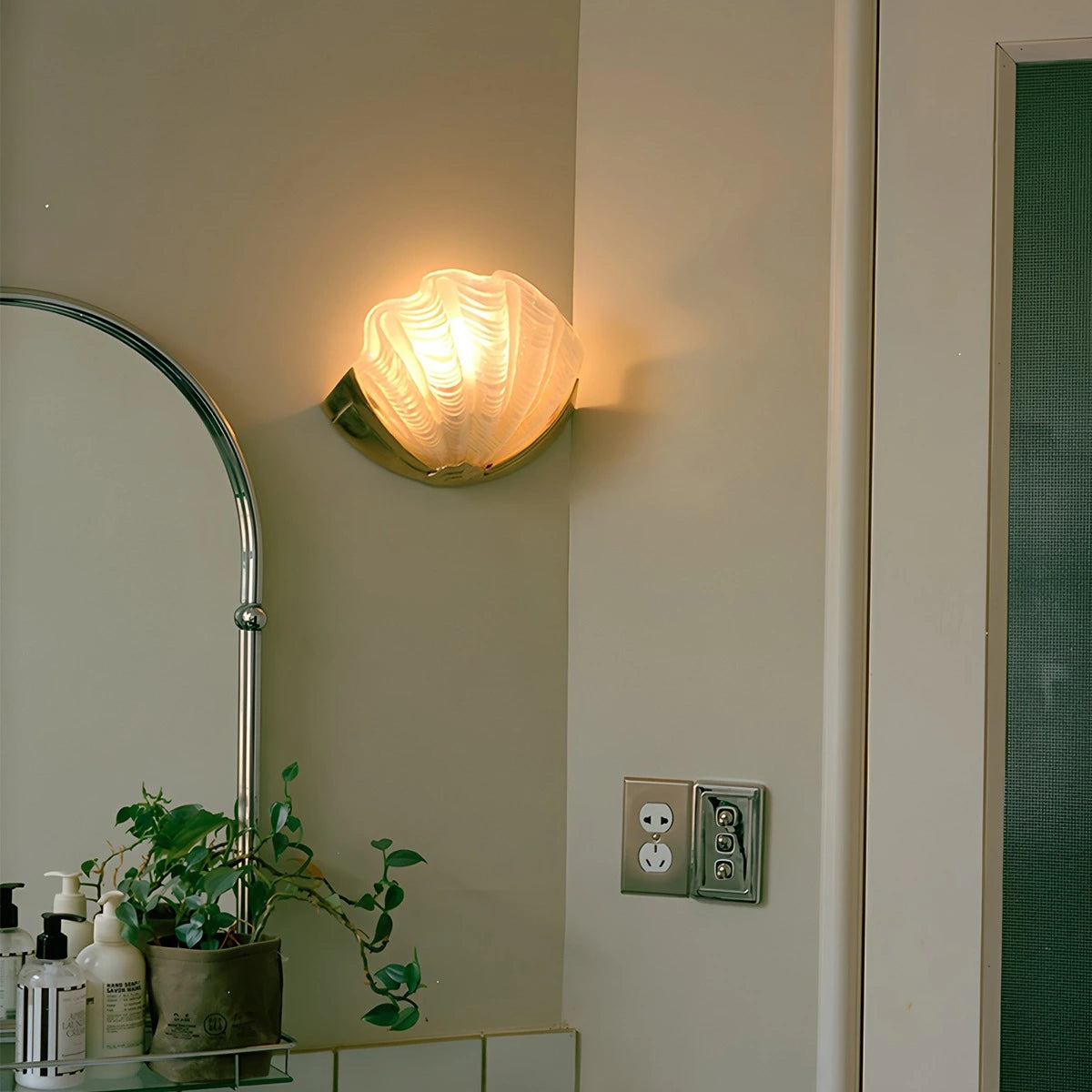 Antizer Light Luxury Brass Shell Glass Wall Lamp
