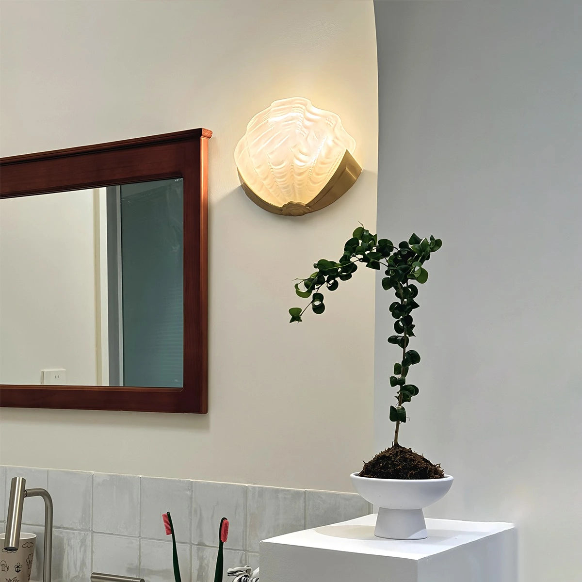 Antizer Light Luxury Brass Shell Glass Wall Lamp