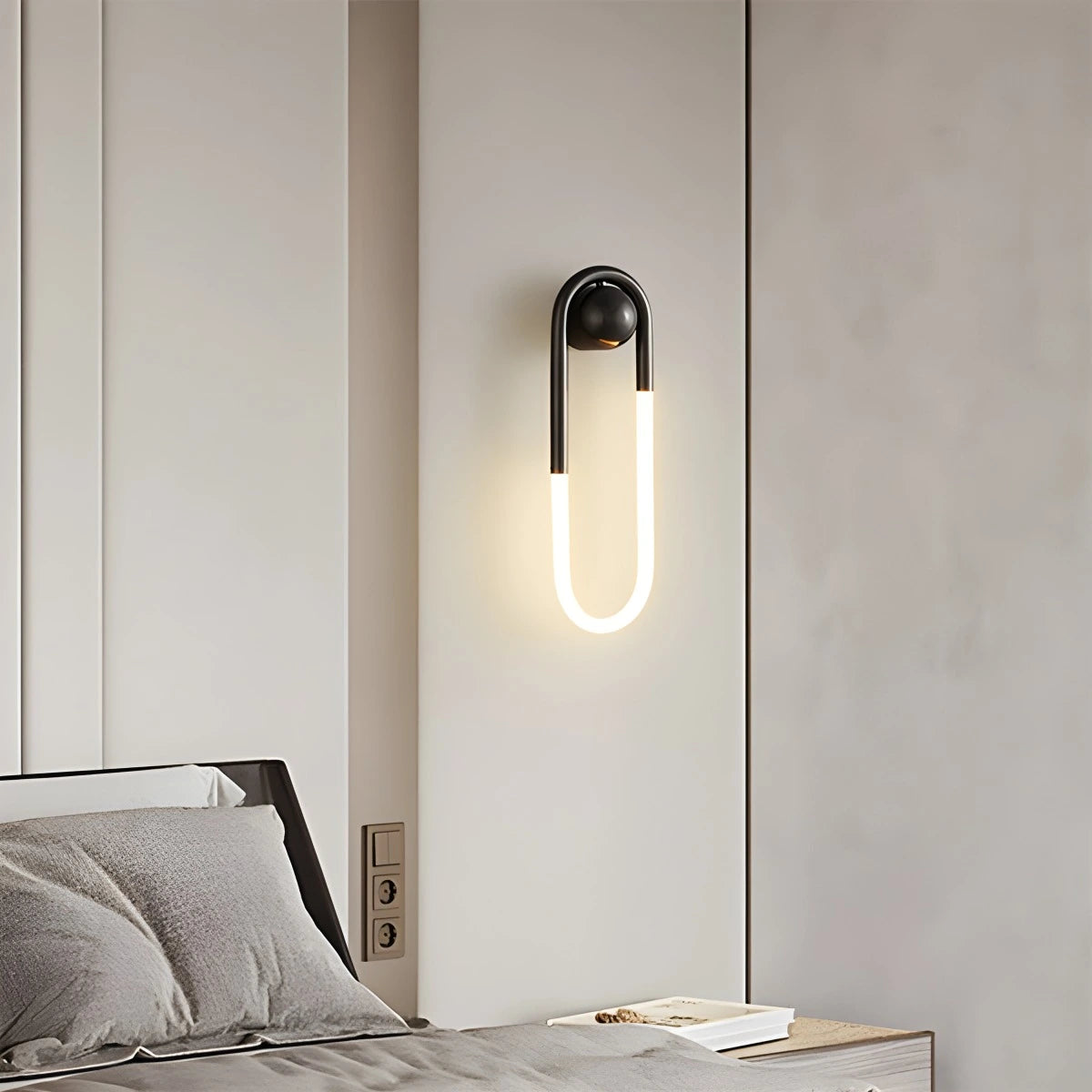 Antizer Oval Brass Wall Sconce for Living Room Black Dia 14cm x H 45cm / ∅ 5.51″x H 17.72" Dimmable With Remote