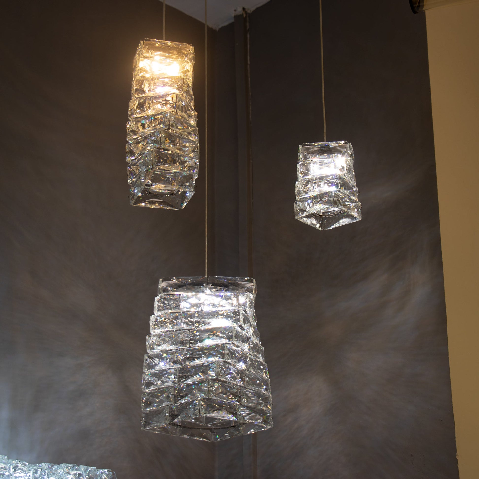 Elegant Crystal LED Pendant Lamp Chandelier for Modern Home Decor Lighting