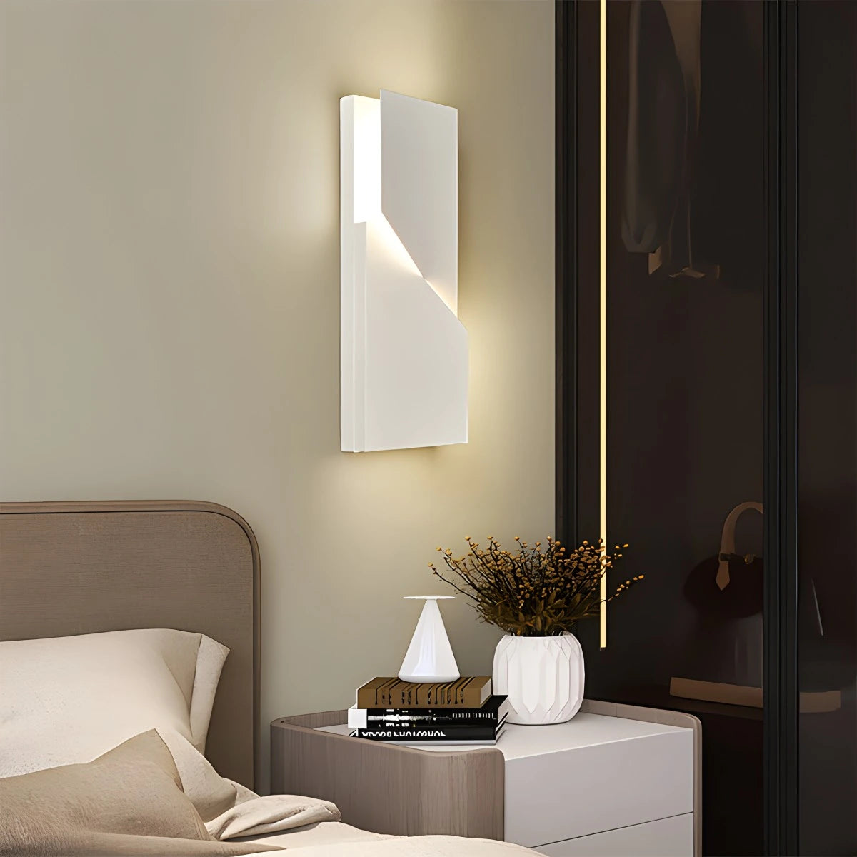 Antizer Shadows Grand Wall Sconce Lamp