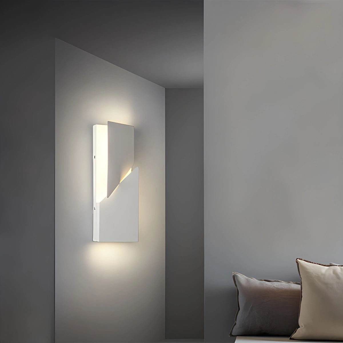 Antizer Shadows Grand Wall Sconce Lamp